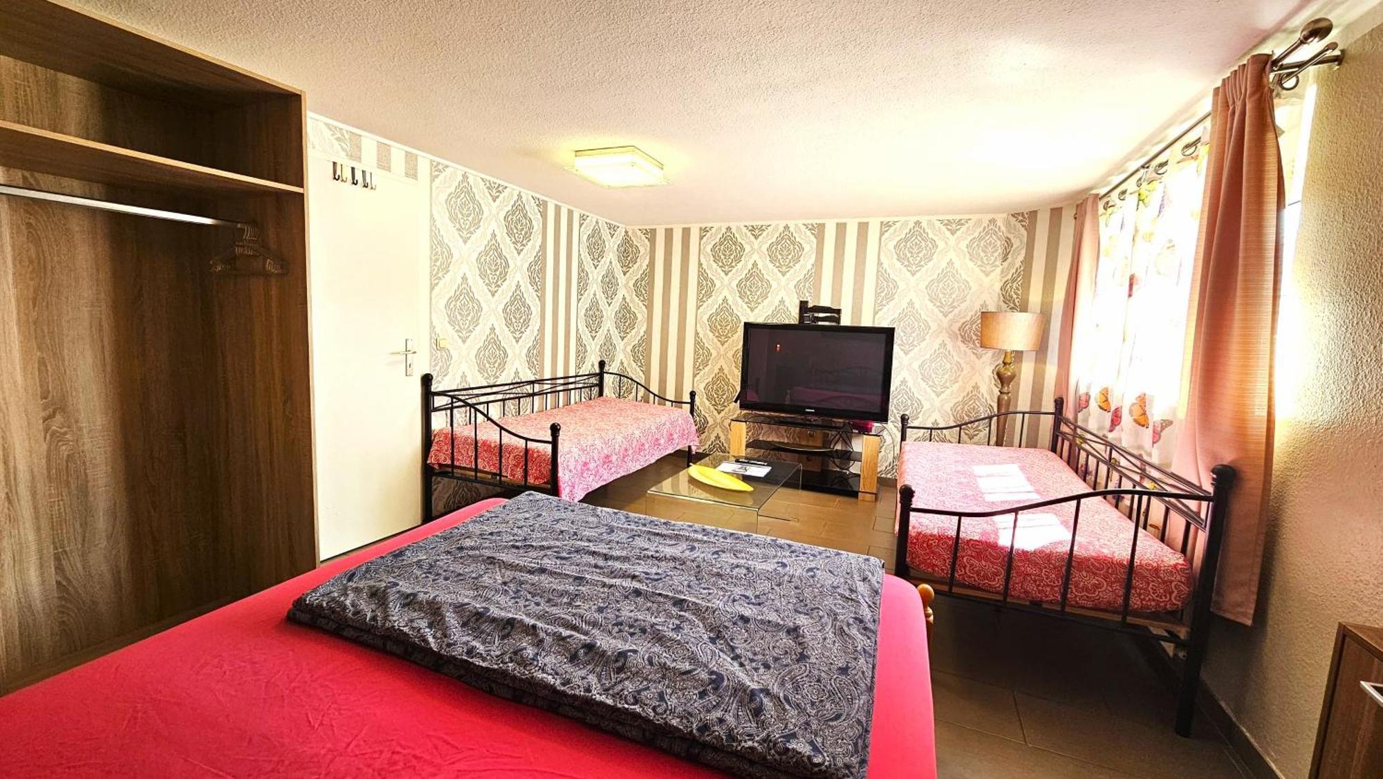 Gruendauer Monteurwohnung/Studentenwohnung エクステリア 写真