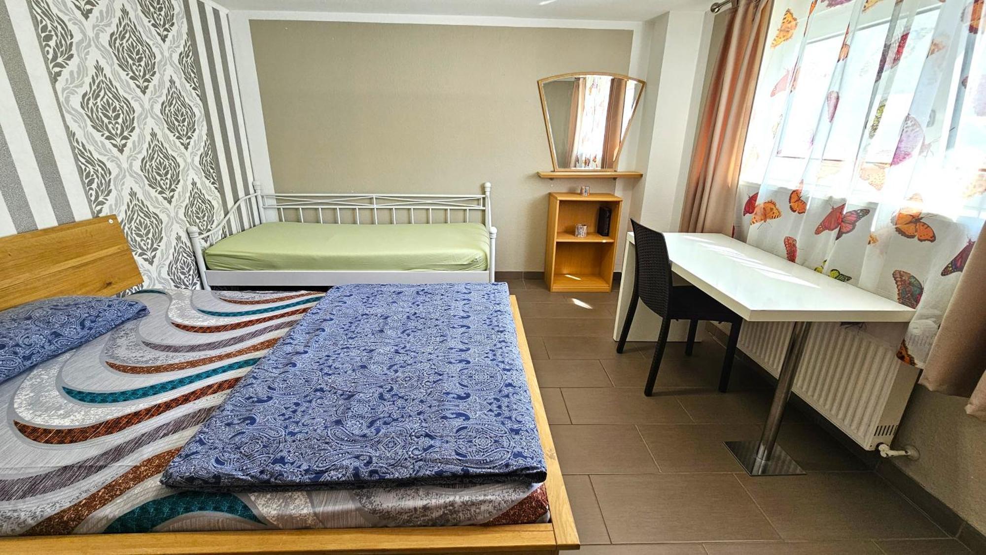 Gruendauer Monteurwohnung/Studentenwohnung エクステリア 写真