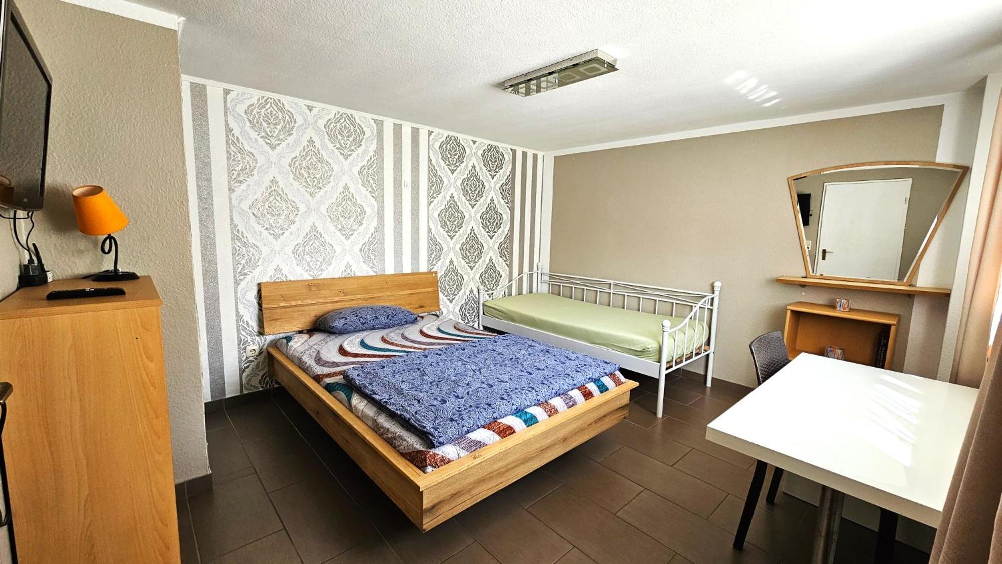 Gruendauer Monteurwohnung/Studentenwohnung エクステリア 写真
