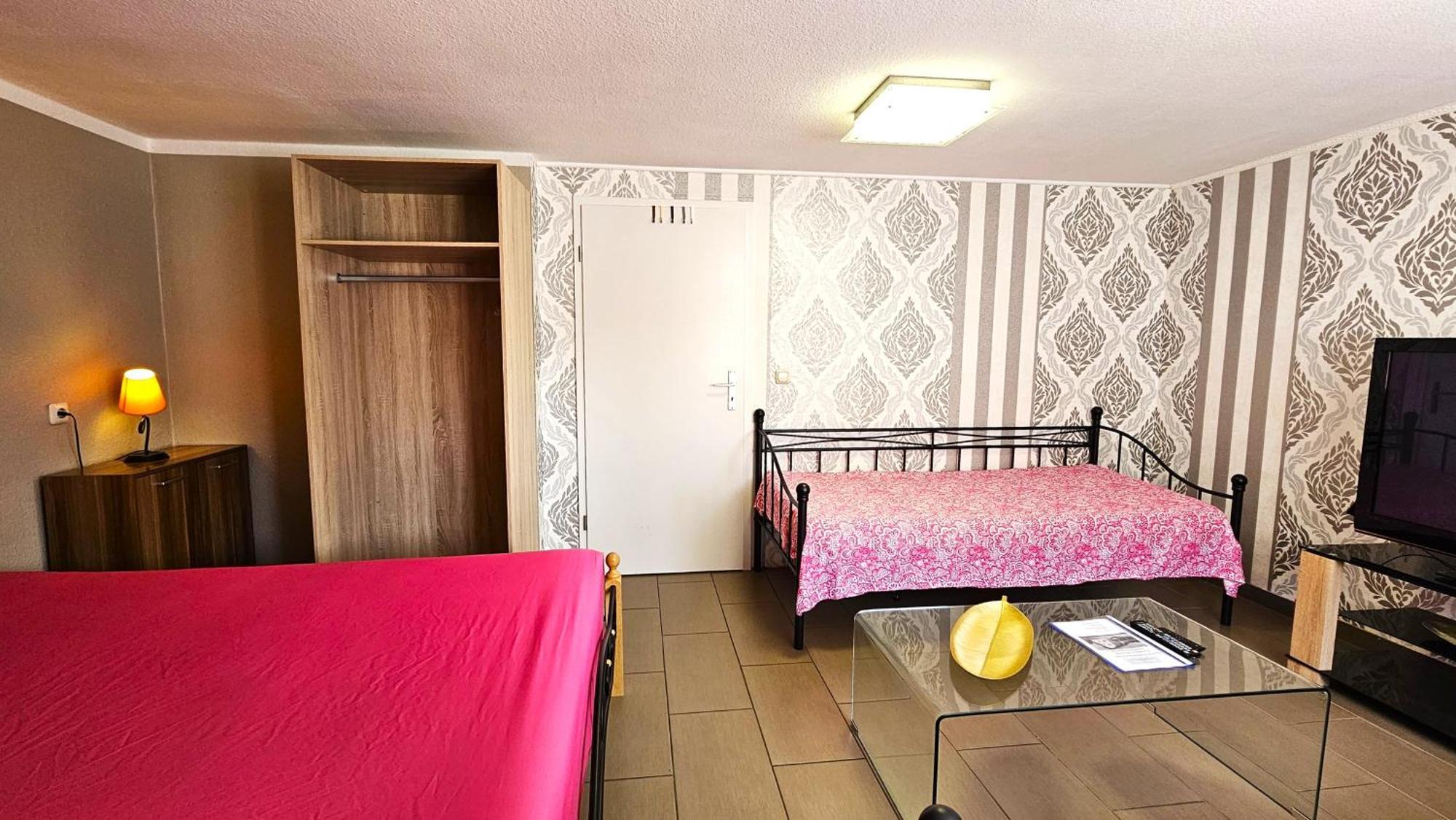 Gruendauer Monteurwohnung/Studentenwohnung エクステリア 写真