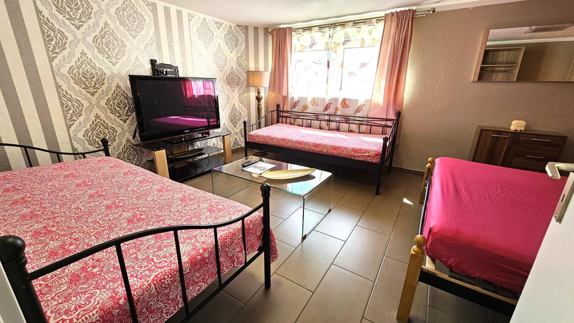 Gruendauer Monteurwohnung/Studentenwohnung エクステリア 写真